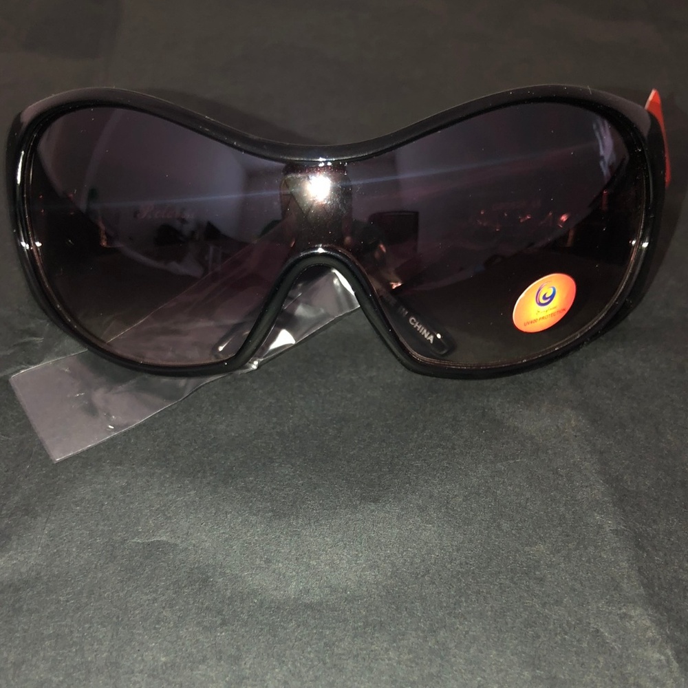 *** NEW *** Oversize Round Sunglasses- Black